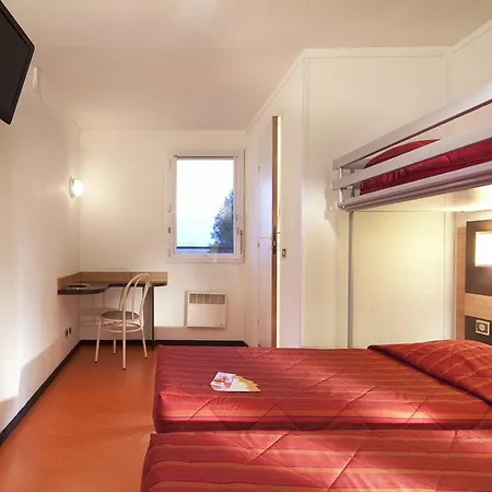 Premiere Classe Paris Ouest - - La Defense