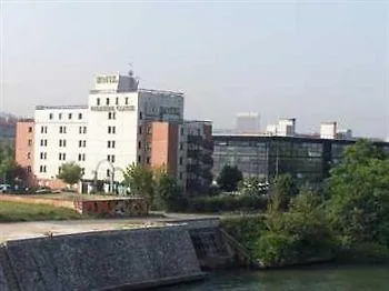 Premiere Classe Paris Ouest - - La Defense 2*