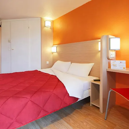 Premiere Classe Paris Ouest - - La Defense